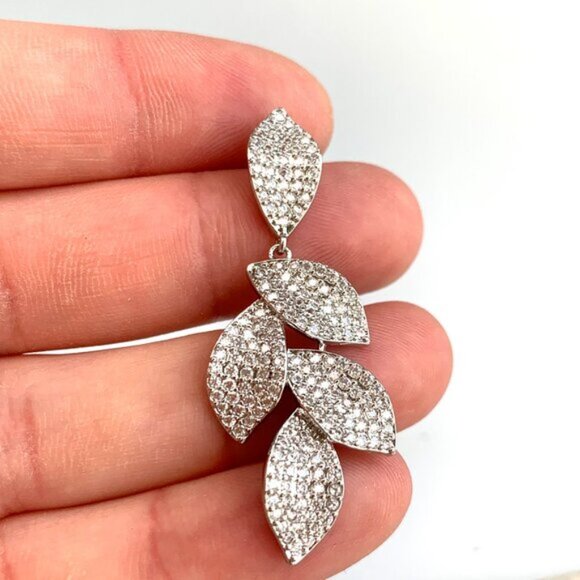 NEW~ Anthropologie SHASHI Gold Pavé Crystal Leaf Dangle Earrings - Picture 12 of 12